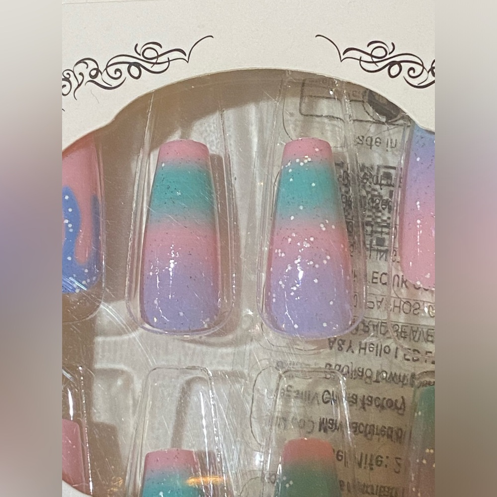 NWT take home nail art kit includes many nails, the adhesives dual emery board - Picture 2 of 15